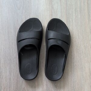 OOFOS Black Comfort Slides M9-W11